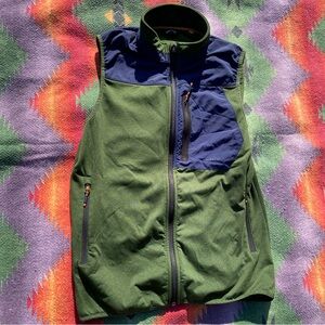 ORVIS MENS VEST SIZE MEDIUM GREAT CONDITION GREEN AND NAVY BLUE